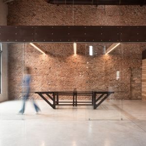 PIPES & JOINTS - Tavolo artigianale in acciaio e vetro